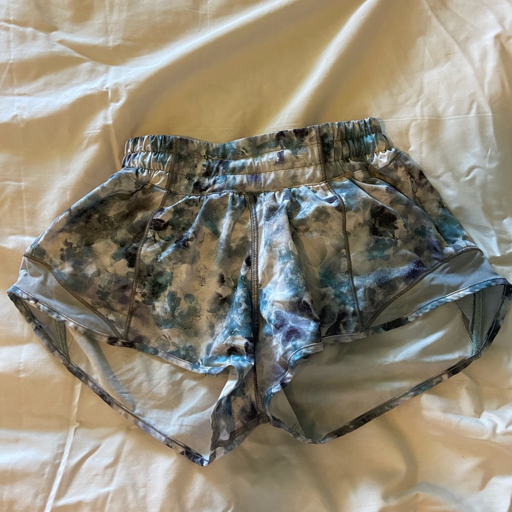 Size 0 Lululemon hotty hot 2.5 short